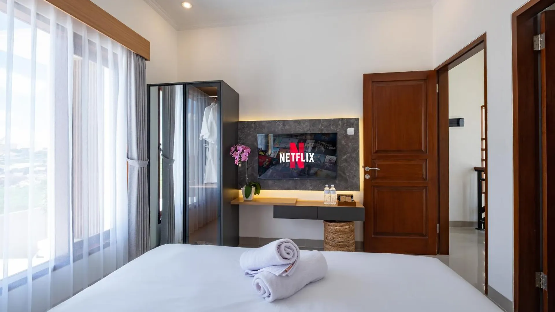 Willa Taman Seminyak Suites