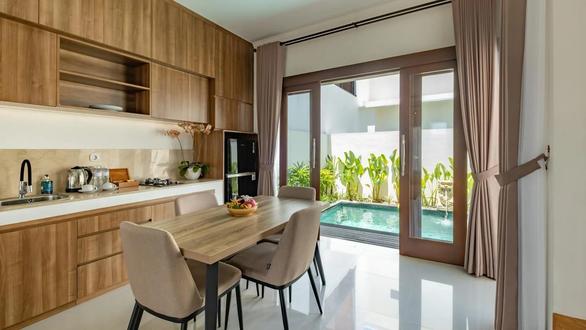 Taman Seminyak Suites 0*,