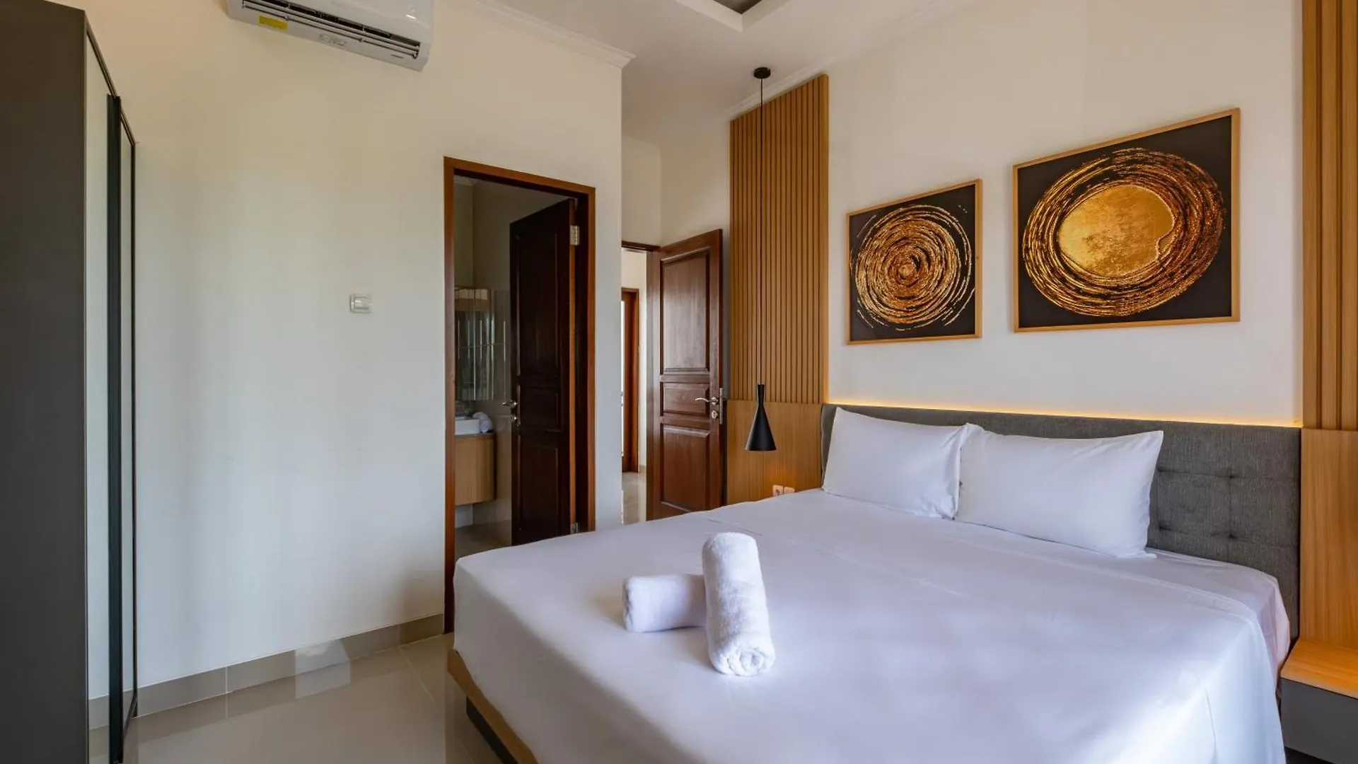 Willa Taman Seminyak Suites